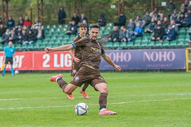 土媒：费内巴切已付穆帅875万欧解约金，不想再付75万欧住宿费